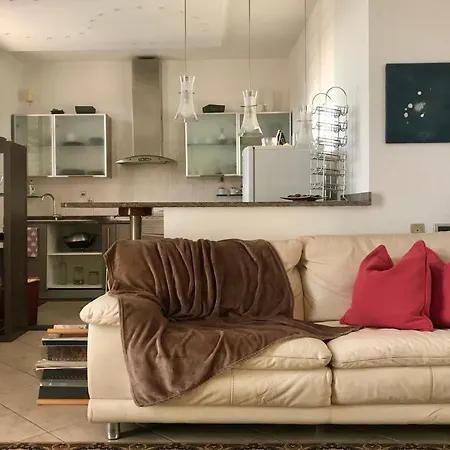 Apartment The Moon Seekers: La Mansarda Sotto La Luna Cavazzona