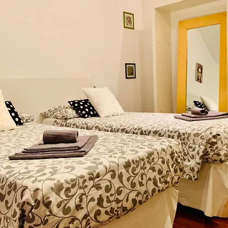 Apartment The Moon Seekers: La Mansarda Sotto La Luna *