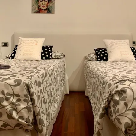 The Moon Seekers: La Mansarda Sotto La Luna Apartment Cavazzona